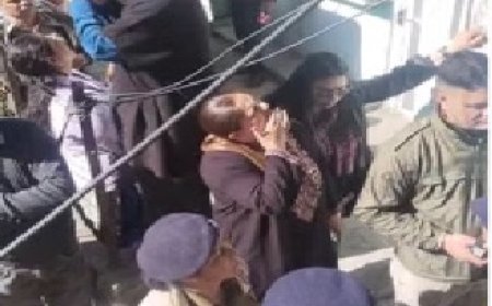 शिमला के संजौली में नमाज पढ़ने को लेकर मस्जिद के बाहर लोगों का उमड़ा जमावड़ा 