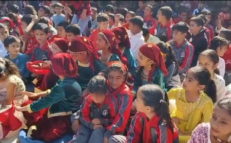 स्कूलों में बाल दिवस के रूप में मनाई देश के पहले प्रधानमंत्री की जयंती , केंट स्कूल में बच्चों ने प्रस्तुत किए सांस्कृतिक कार्यक्रम