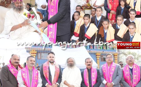 मुख्यमंत्री ने शीतला माता मंदिर में श्री श्री रविशंकर के साथ की पूजा अर्चना 