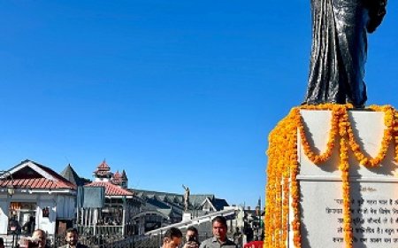 शिक्षा मंत्री ने पूर्व प्रधानमंत्री इंदिरा गांधी की जयंती पर पुष्पांजलि की अर्पित