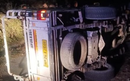 किन्नौर में सड़क पर पलटी बोलेरो पिकअप,घटना में पिकअप में सवार एक युवक की मौके पर ही मौत 