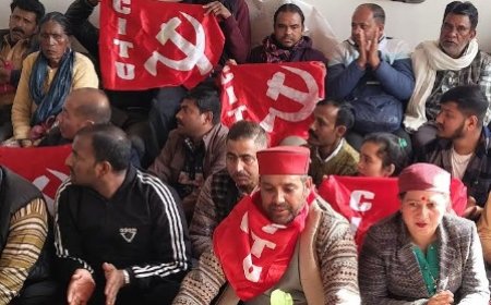 तहबाजारियों को उजाड़ने के विरोध में सीटू का हल्ला-बोल, महापौर कार्यालय के बाहर जोरदार प्रदर्शन 