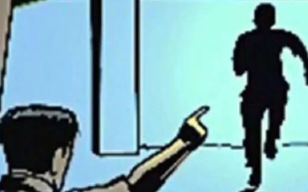 चंबा पुलिस थाना परिसर से बाइक चोरी के मामले में गिरफ्तार आरोपी पुलिस को चकमा देकर फरार 