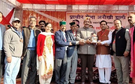 लोक निर्माण मंत्री ने जुब्बड़हट्टी (हलटी) में आयोजित तीन दिवसीय अनोखी डाली मेले के दूसरे दिन मुख्य अतिथि के रूप में की शिरकत