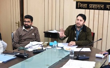 मंडी में इलेक्ट्रिक वाहन चार्जिंग स्टेशन स्थापित करने की तैयारियों की समीक्षा