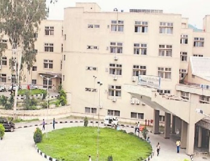 राज्य की पहली रोबोटिक मलाशय कैंसर सर्जरी को सफलतापूर्वक पूरा कर चिकित्सा क्षेत्र में बड़ा कीर्तिमान स्थापित 