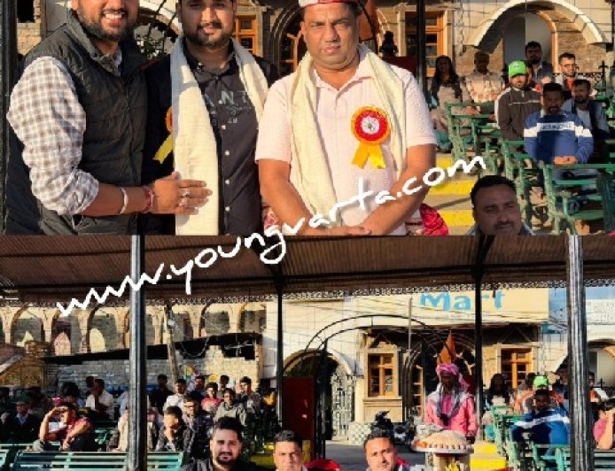 धारटीधार क्रिकेट कप के पांचवें दिन युवराज कंस्ट्र्क्शन कंपनी के मालिक रणधीर सिंह ने बतौर मुख्य अतिथि की शिरकत