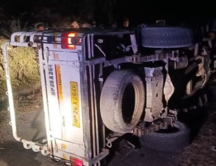 किन्नौर में सड़क पर पलटी बोलेरो पिकअप,घटना में पिकअप में सवार एक युवक की मौके पर ही मौत 