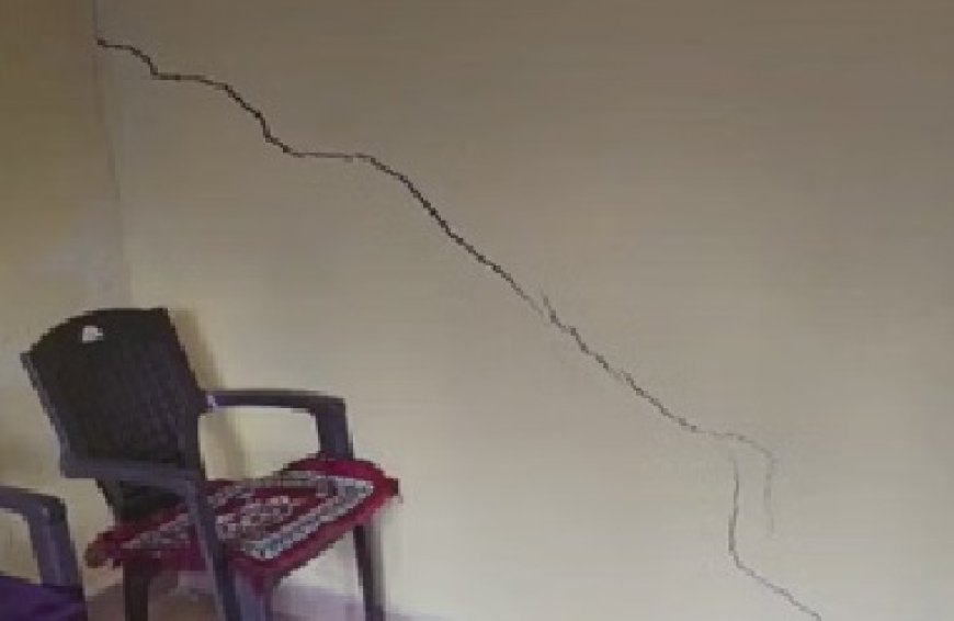 मंडी के दयोड गांव में एक बार फिर जमीन धंसने से मचा हड़कंप,कई घरों में दरारें आने से दहशत में लोग