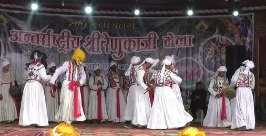 अन्तराष्ट्रीय मेले के चौथे दिन रेणु मंच पर पारम्परिक बुड़ाह नृत्य,जिला से 8 सांस्कृतिक दलों ने लिया हिस्सा