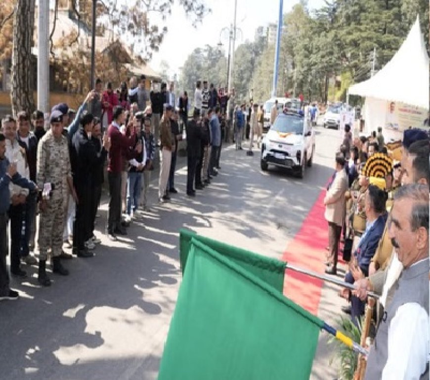 सीएम सुक्खू ने शिमला के चौड़ा मैदान में पुलिस विभाग के पेट्रोलिंग व अन्य वाहनों को हरी झंडी दिखाकर किया रवाना 