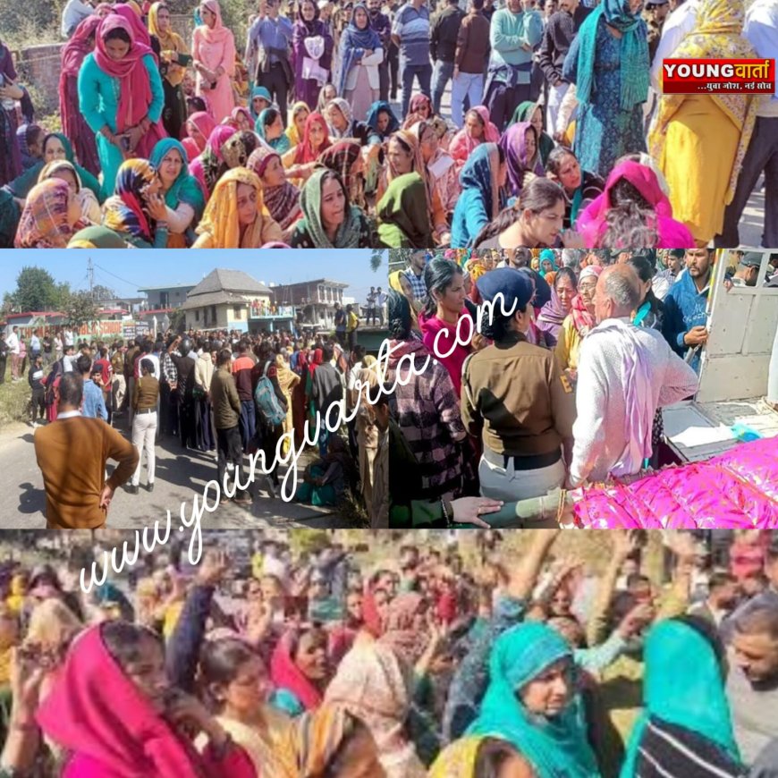 महिला की माैत पर गुस्साए लाेगाें ने हाईवे पर शव रखकर किया चक्का जाम , बोले आरोपी को दी जाए फांसी 