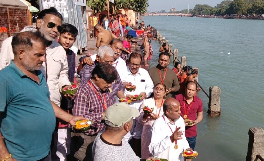 बिरला घाट पर गंगा जी में उत्तराखंड राज्य बनाने मे शहीद हुए शहीदो को श्रद्धांजलि की अर्पित  