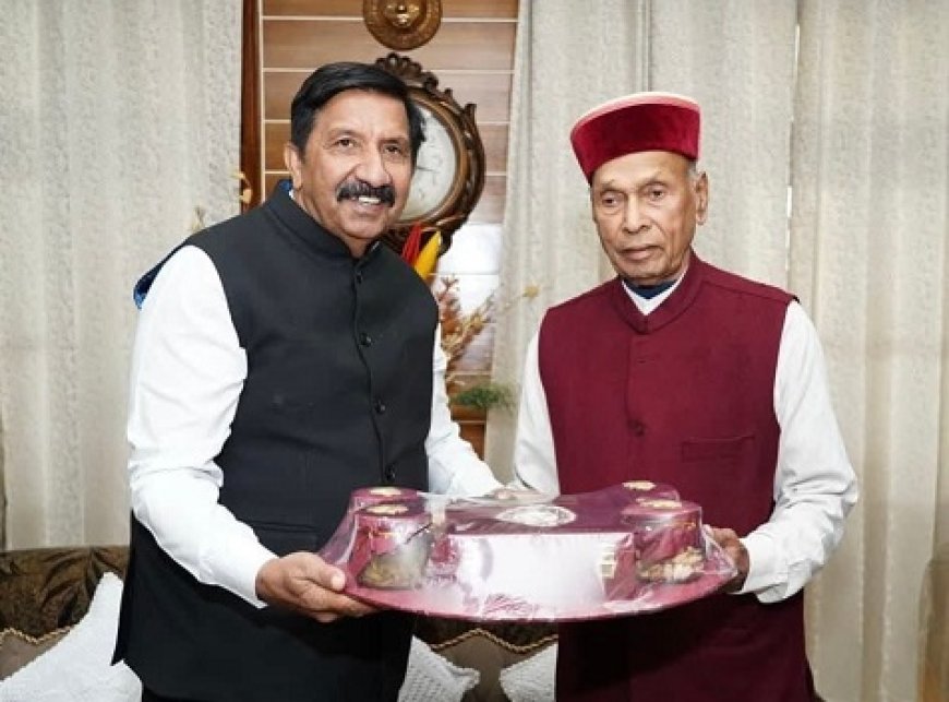 उपमुख्यमंत्री मुकेश अग्निहोत्री ने पूर्व मुख्यमंत्री प्रेम कुमार धूमल को बेटी की शादी का दिया निमंत्रण