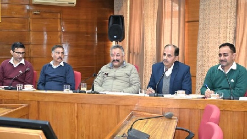 शिक्षा मंत्री रोहित ठाकुर ने शिमला सचिवालय में शिक्षा विभाग के उच्च अधिकारियों के साथ की महत्वपूर्ण समीक्षा बैठक 