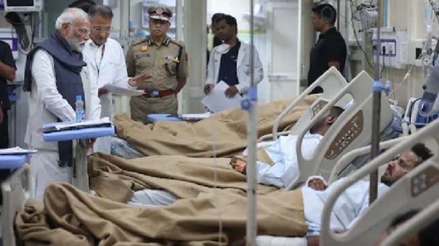 विदेश से लौटते ही दिल्ली विस्फोट के घायलों से मिलने अस्पताल पहुंचे पीएम मोदी