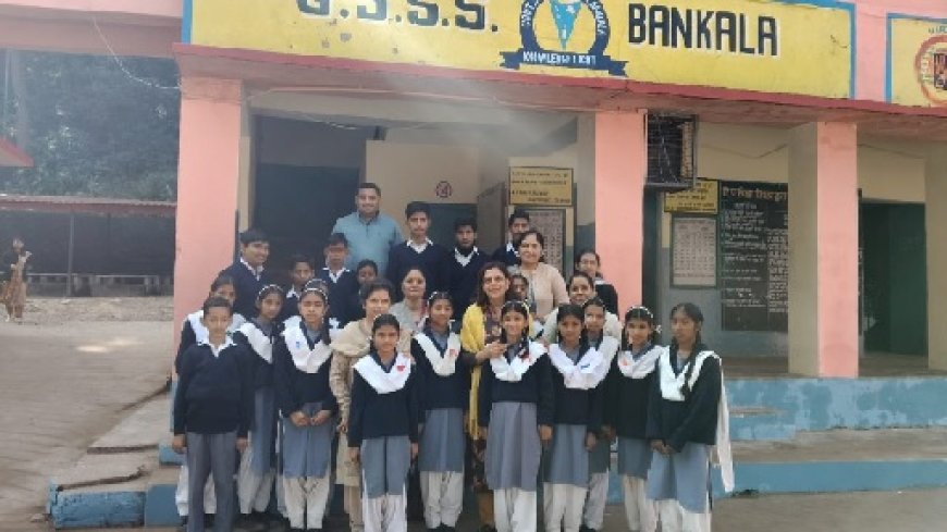 त्रिभुवन स्टोन क्रशर के मालिक ने बनकला स्कूल के बच्चों को वर्दी के गर्म स्वेटर किए वितरित  