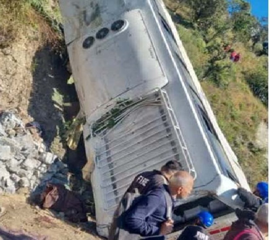टिहरी गढ़वाल में बड़ा हादसा : अनियंत्रित होकर गहरी खाई में गिरी कार,हादसे में पांच यात्रियों की मौत