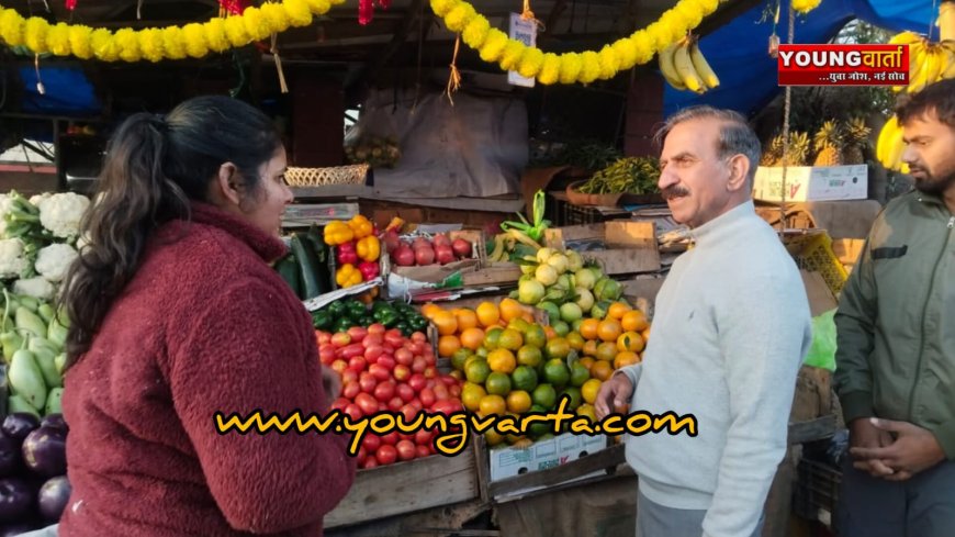 जब सुबह ही धर्मशाला के कचहरी बाजार में सब्जी विक्रेता बेटी से मिलने पहुंचे सीएम सुक्खू , आज लोगों से की बातचीत 