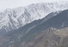 रोहतांग, कुंजम दर्रा और शिंकुला दर्रा और बारालाचा दर्रा सहित ऊंची चोटियों पर हल्की बर्फबारी