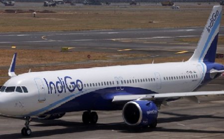 नागर विमानन महानिदेशालय ने इंडिगो पर कसा शिकंजा, उड़ानों की संख्या 5 फीसदी घटाने के आदेश