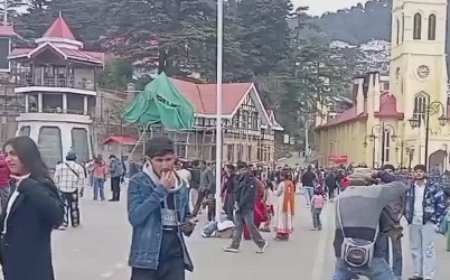 पहाड़ों की रानी शिमला में बर्फबारी की उम्मीद में वीकेंड पर उमड़े सैलानी