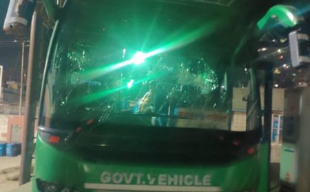 हरियाणा के कुछ युवकों ने कुल्लू बस स्टैंड में सीट न मिलने के कारण वोल्वो बस के तोड़े शीशे 