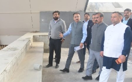 मुख्यमंत्री ने हिमाचल निकेतन के निर्माण कार्य का किया निरीक्षण  
