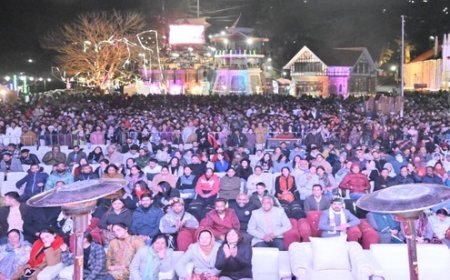 हजारों की संख्या में हिमाचल के पर्यटन स्थलों पर क्रिसमस मनाने पहुंचे सैलानी,पर्यटकों न्र डीजे की धुनों पर की मस्ती  