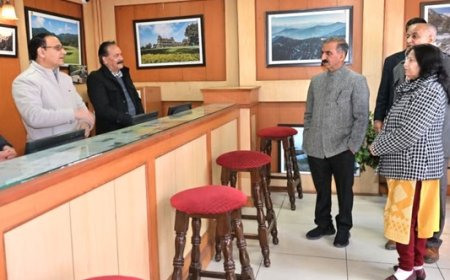मुख्यमंत्री सुखविंद्र सिंह सुक्खू ने मालरोड स्थित पर्यटक सूचना केंद्र का किया निरीक्षण  
