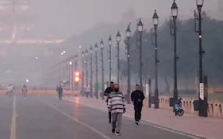 50 दिन बाद दिल्लीवासियों ने ली राहत की सांस, वायु गुणवत्ता सूचकांक गिरकर 220 पर पहुंचा 