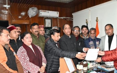 जयराम ठाकुर ने नशा रोकने के लिए गश्त कर रही महिलाओं के खिलाफ किए मुकदमे के विरोध में किया प्रदर्शन 