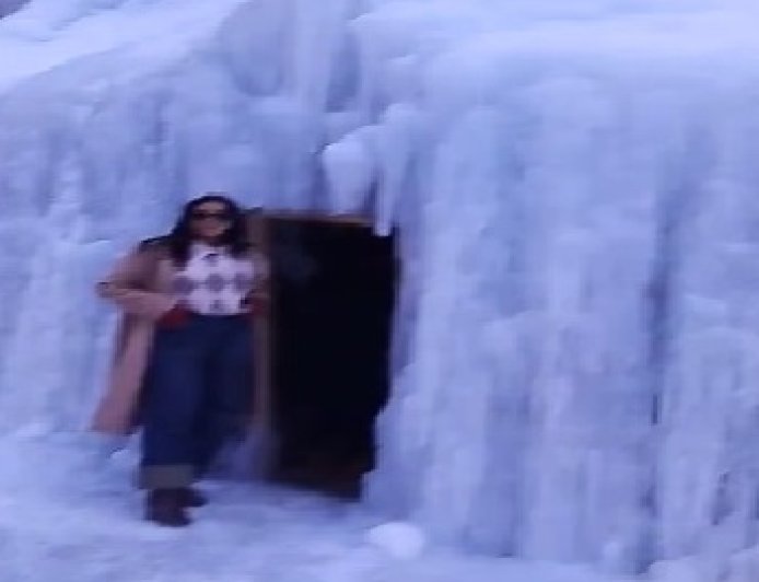 स्पीति के लिंगटी में बर्फ से बना एक गुफानुमा आइस कैफे लोगों के आकर्षण का बना केंद्र