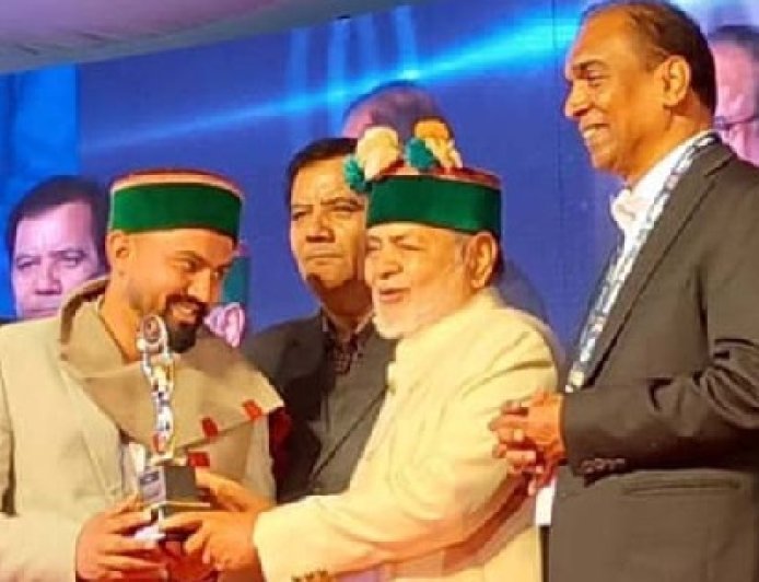 हिमाचल के बेटे आशीष नेगी देश के शीर्ष युवा अचीवर्स सम्मान से किया सम्मानित 