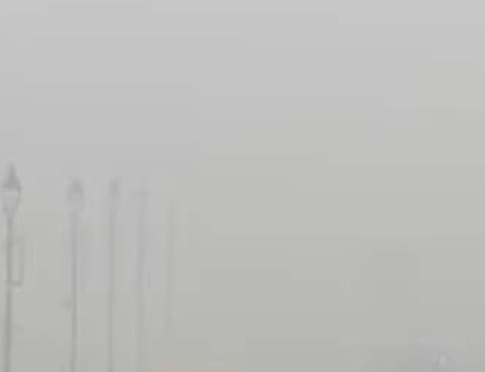 दिल्ली गैस चैंबर में तब्दील, कई इलाकों में को वायु गुणवत्ता सूचकांक 400 के पार 