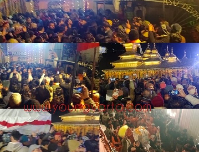 ब्रह्म मुहूर्त में सुबह 4:00 बजे पश्मी मंदिर में विराजे छात्रधारी चालदा महासू महाराज 