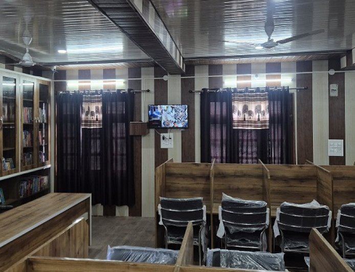 छह माह से अधिक लंबित सभी राजस्व मामलों का एक माह में सुनिश्चित करें निपटारा :  अपूर्व देवगन