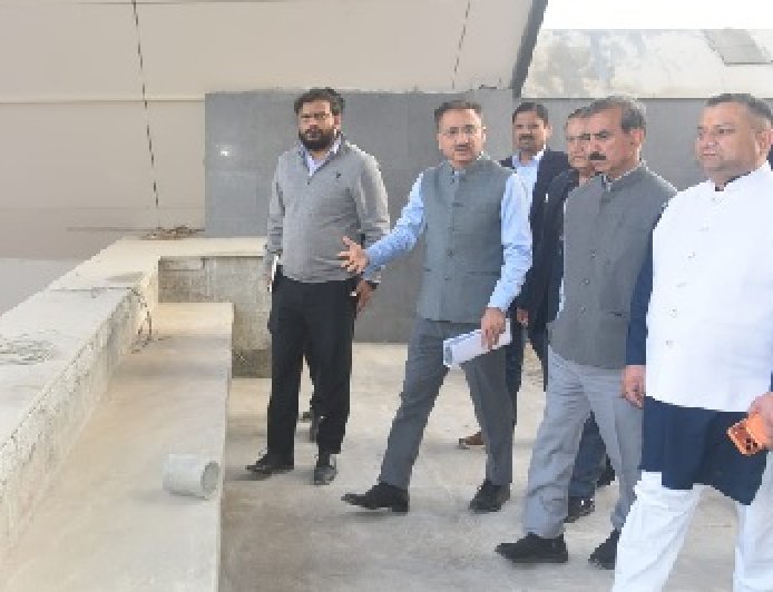मुख्यमंत्री ने हिमाचल निकेतन के निर्माण कार्य का किया निरीक्षण  