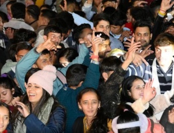 नए साल के जश्न के लिए देशभर से हिमाचल की सुनहरी वादियों में पहुंच रहे पर्यटक   