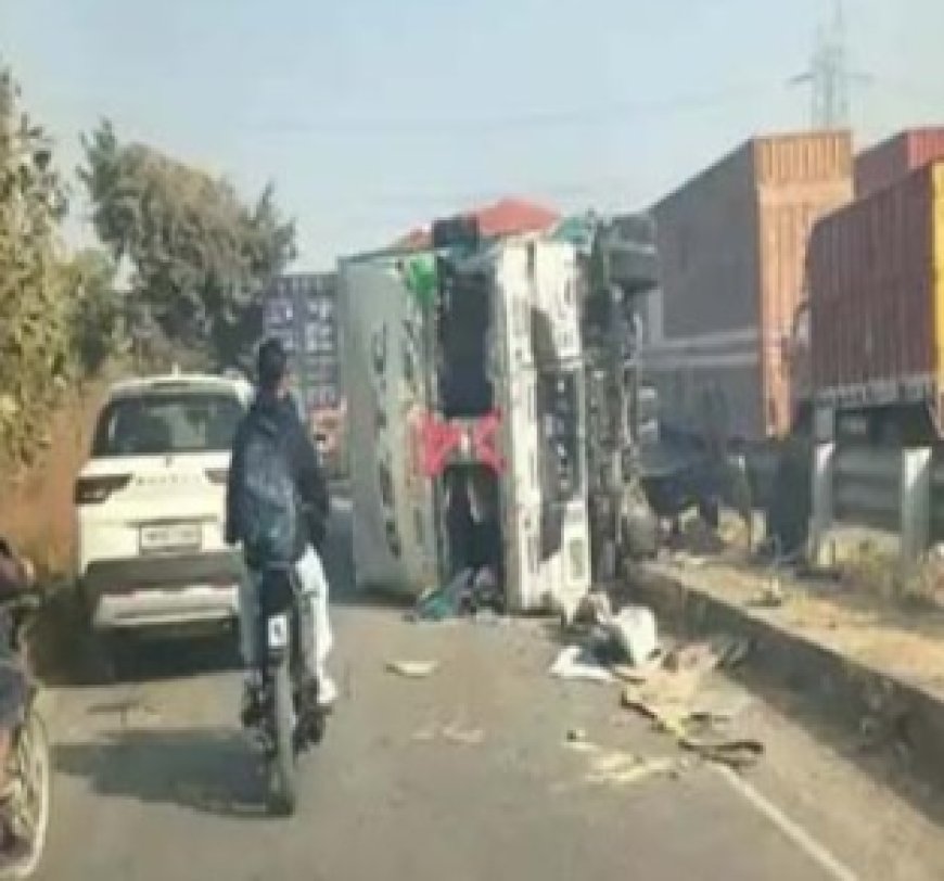 दर्दनाक हादसा : अनियंत्रित ट्रक ने बस, कार और बाइक को मारी टक्कर, चार लोगों की मौत, कई घायल