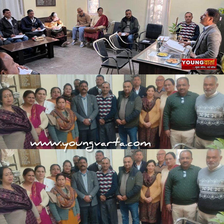 अचानक बीपीईओ कार्यालय पहुंचे शिक्षा उप निदेशक एलिमेंट्री राजीव ठाकुर , शिक्षकों को दिए जरुरी निर्देश 