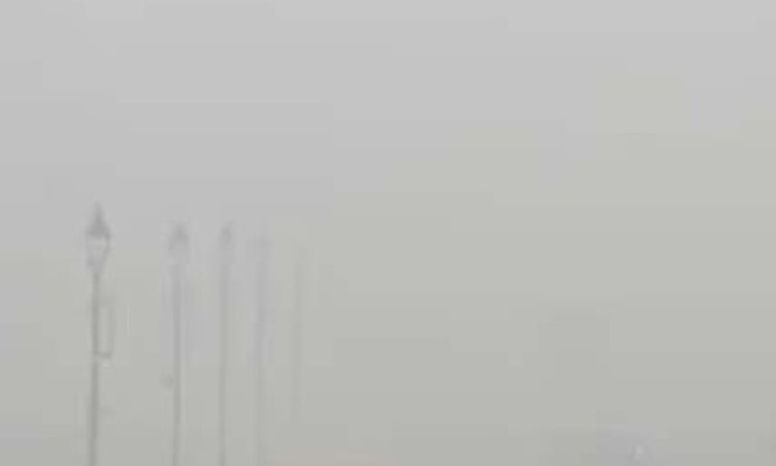 दिल्ली गैस चैंबर में तब्दील, कई इलाकों में को वायु गुणवत्ता सूचकांक 400 के पार 