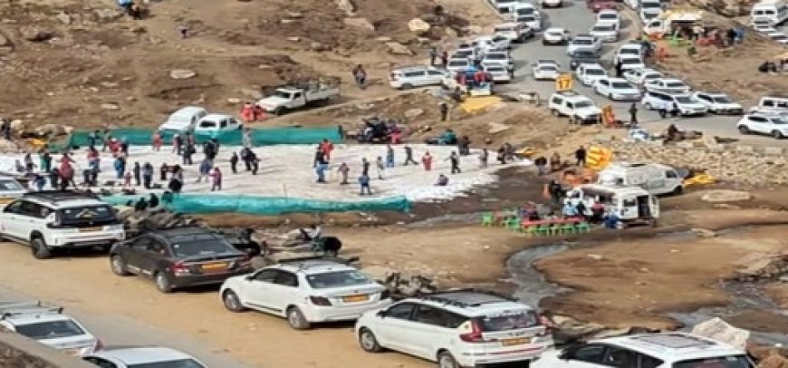 क्रिसमस से पहले सैलानियों ने हिमाचल प्रदेश का किया रुख,बड़ी संख्या में पर्यटन स्थलों पर पहुंचे सैलानी 