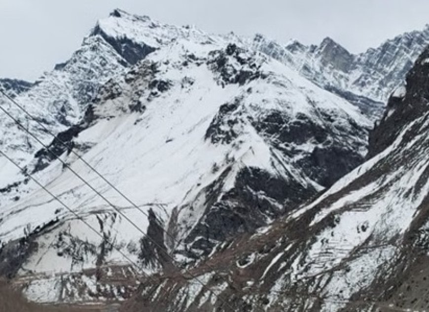 रोहतांग दर्रा सहित लाहौल की ऊंची चोटियों पर लगातार तीसरे दिन बर्फबारी