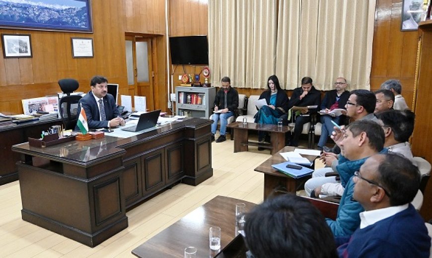 भट्टाकुफर मार्ग पर गड्ढा पड़ने की भारतीय भूवैज्ञानिक सर्वेक्षण ने उपायुक्त को सौंपी रिपोर्ट