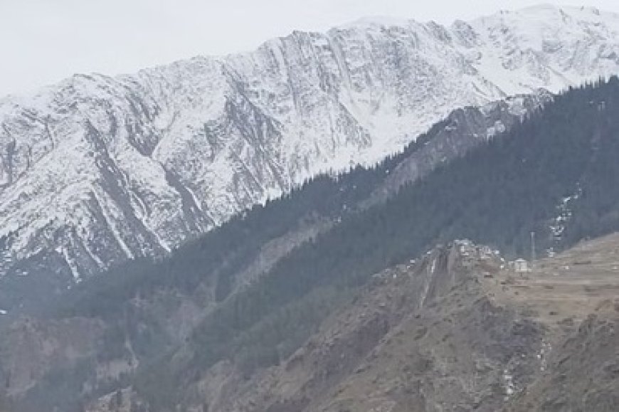 रोहतांग, कुंजम दर्रा और शिंकुला दर्रा और बारालाचा दर्रा सहित ऊंची चोटियों पर हल्की बर्फबारी