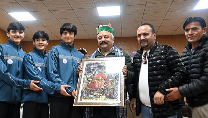 शिक्षा मंत्री ने अंतरराष्ट्रीय स्तर पर उत्कृष्ट प्रदर्शन करने वाली छात्राओं को किया सम्मानित