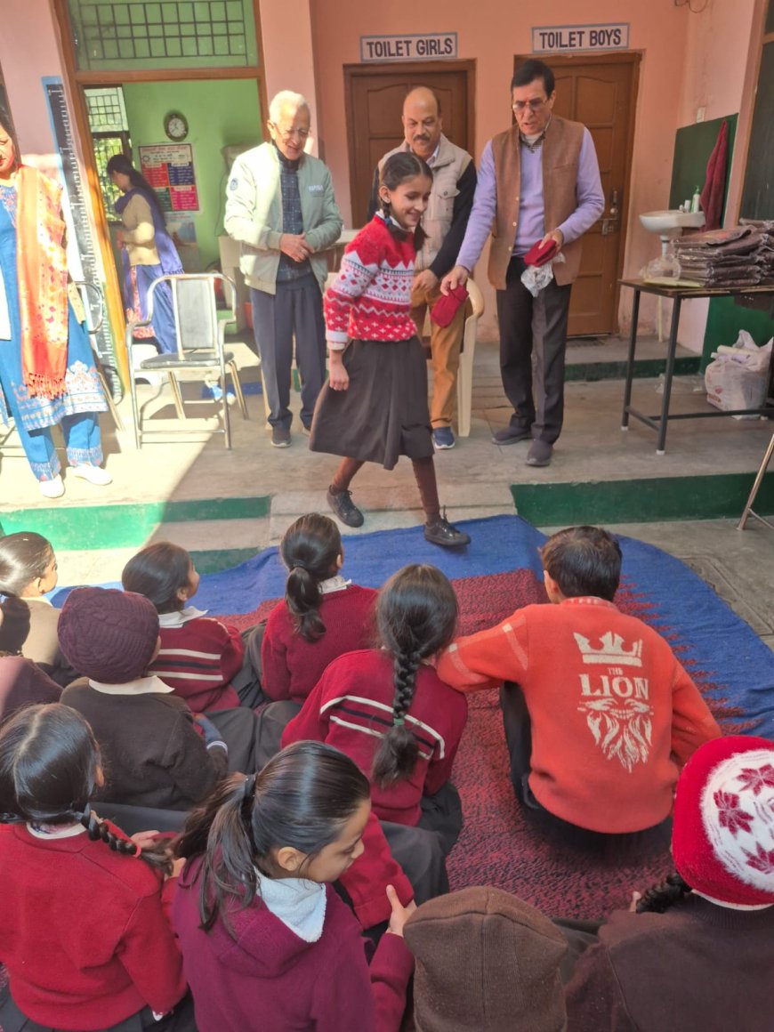 बाल संस्कार कार्यक्रम के तहत प्राथमिक पाठशाला ढाब्बो के छात्रों को भारत विकास परिषद ने वितरित किये स्वेटर 