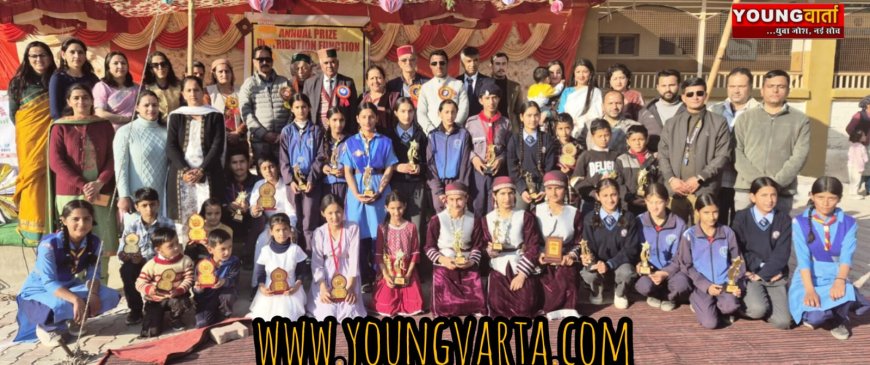 बलग स्कूल में वार्षिक समारोह पर मेधावी छात्रों को मिला सम्मान , मुख्य अतिथि ने किया पुरस्कृत 