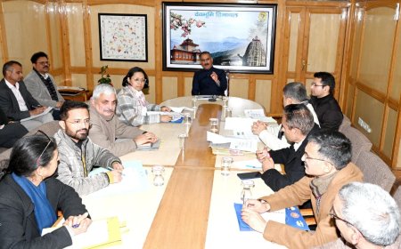 स्वास्थ्य क्षेत्र से जुड़ी व्यवस्थाओं को किया जा रहा सुव्यवस्थित , सहारा एवं हिमकेयर योजना की समीक्षा बैठक में बोले , सीएम 